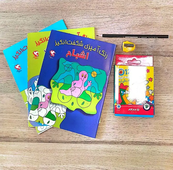 جلد کتاب مجموعه رنگ آمیزی شگفت انگیز (همراه مداد رنگی 12رنگ،مداد طراحی و تراش)،(3جلدی)