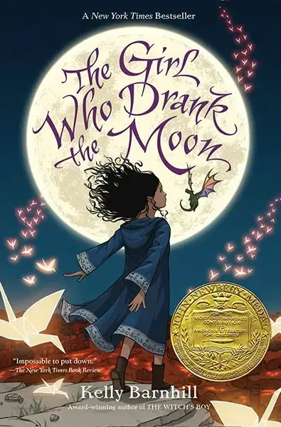 جلد کتاب دختری که ماه را نوشید The Girl Who Drank the Moon -زبان ما