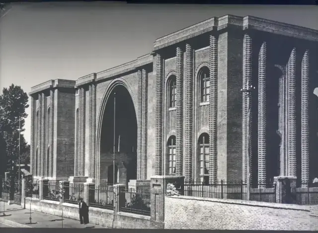 جلد کتاب معماری اندره گدار