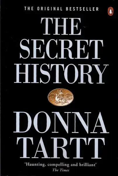 جلد کتاب زبان اصلی (The secret history گذشته‌راز‌آمیز) زبان‌ما